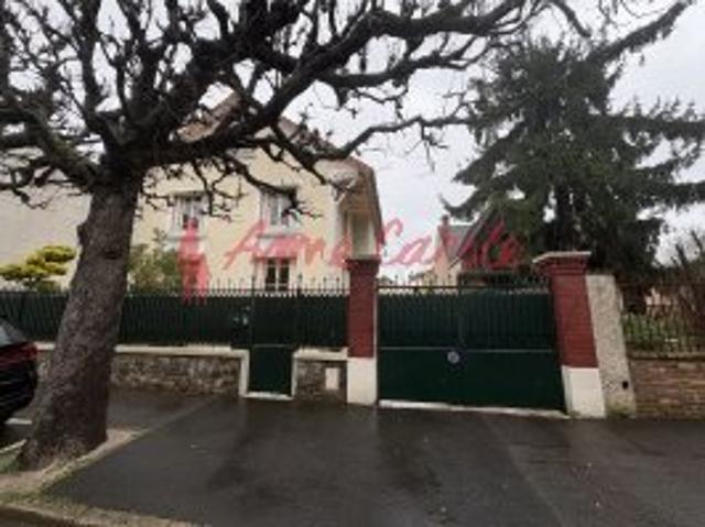 Maison 8 pièces 243 m²