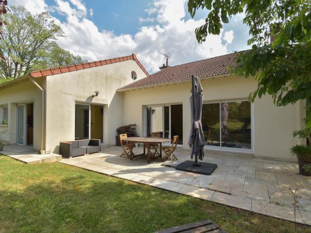 Maison 8 pièces 243 m²