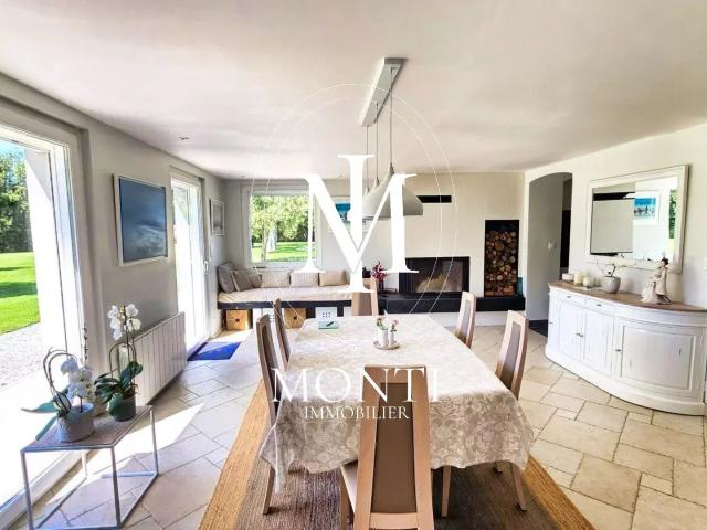 Maison 8 pièces 243 m²