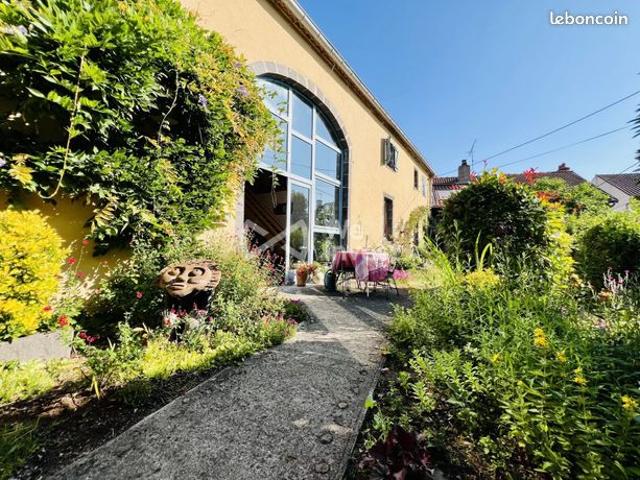 Maison 8 pièces 243 m²