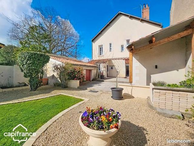 Maison 8 pièces 243 m²