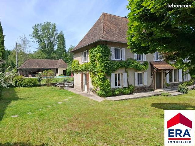 Maison 8 pièces 243 m²