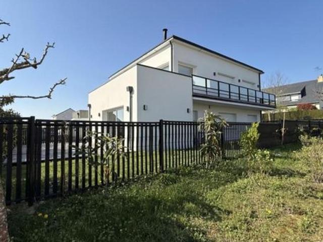 Maison 8 pièces 243 m²