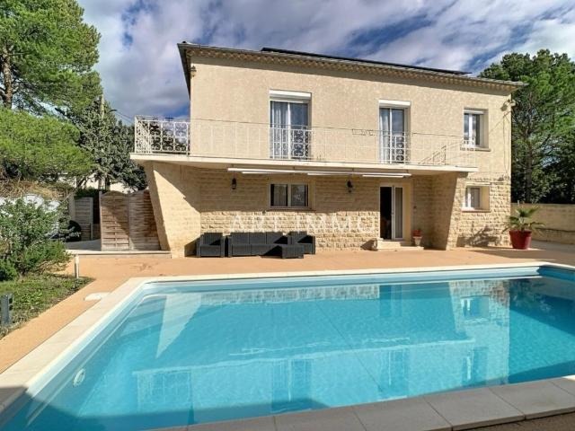 Maison 8 pièces 243 m²
