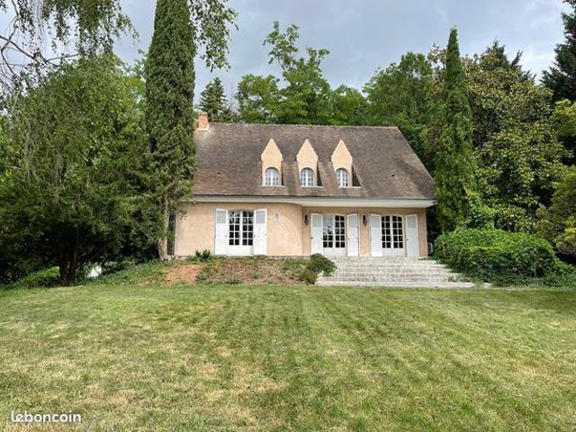 Maison 8 pièces 243 m²