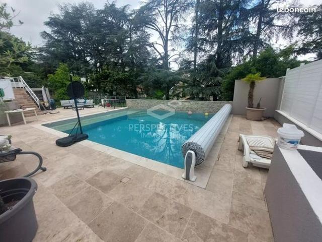 Maison 8 pièces 243 m²