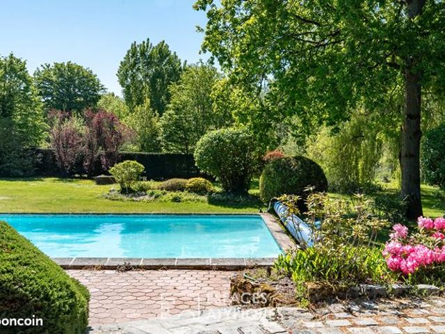 Maison 8 pièces 243 m²