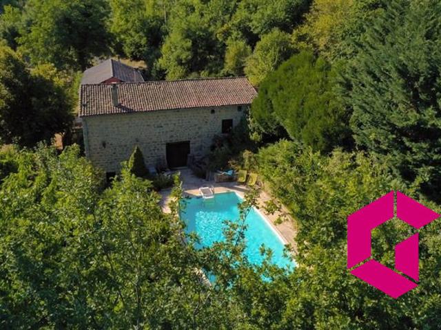 Maison 8 pièces 243 m²