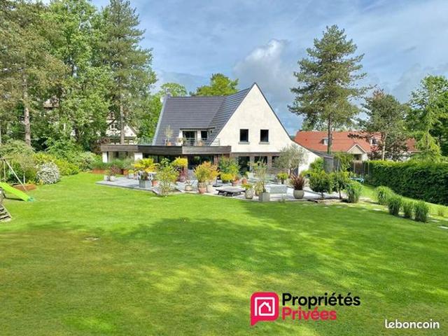 Maison 8 pièces 254 m²