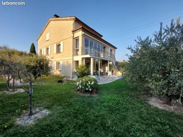 Maison 8 pièces 254 m²