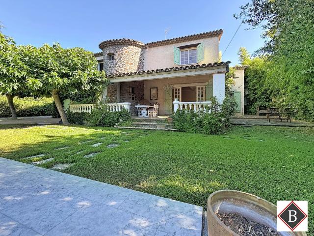 Maison 8 pièces 254 m²