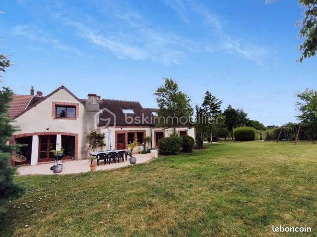 Maison 8 pièces 254 m²