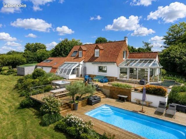 Maison 8 pièces 254 m²