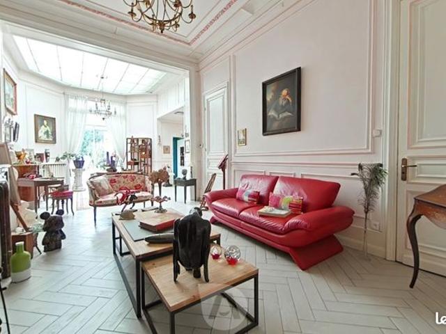 Maison 8 pièces 254 m²