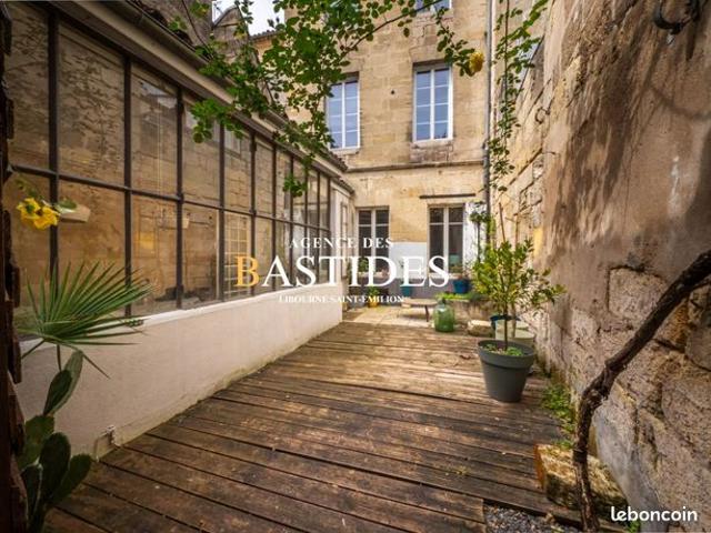 Maison 8 pièces 254 m²