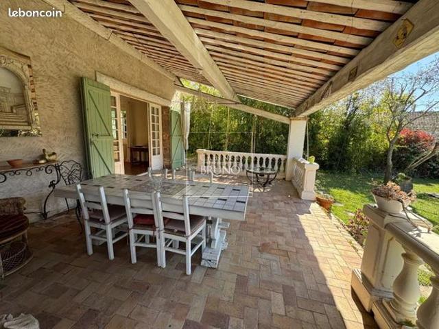 Maison 8 pièces 254 m²