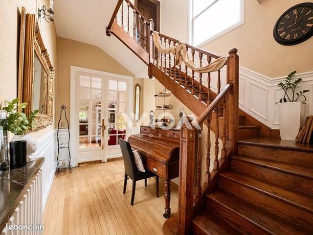 Maison 8 pièces 254 m²