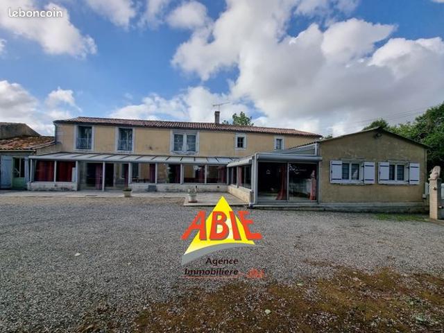 Maison 8 pièces 254 m²
