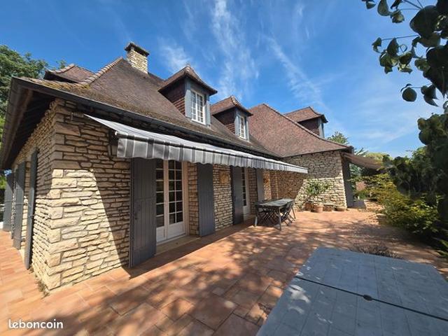 Maison 8 pièces 254 m²