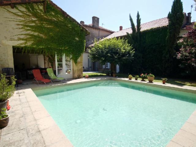 Maison 8 pièces 254 m²