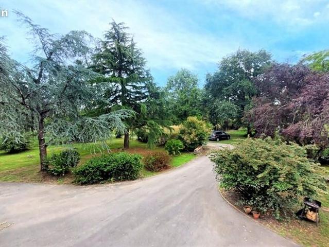 Maison 8 pièces 254 m²