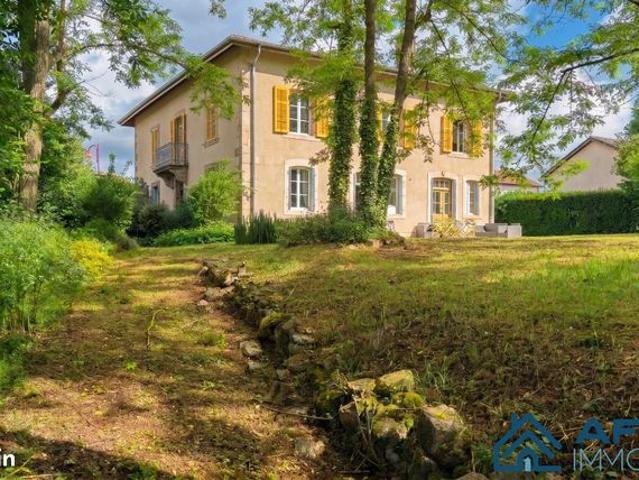 Maison 8 pièces 255 m²