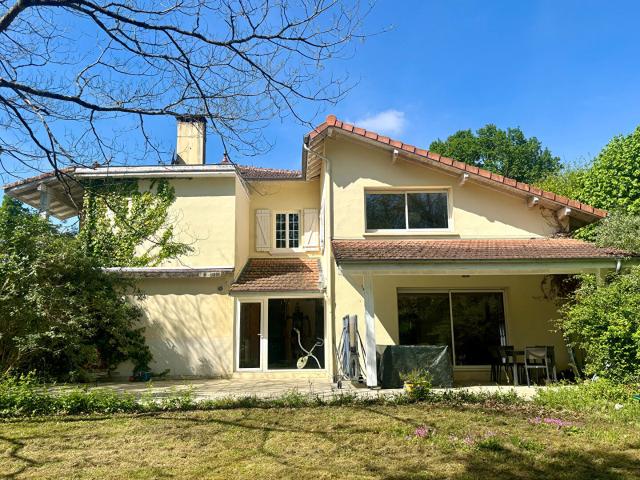 Maison 8 pièces 255 m²