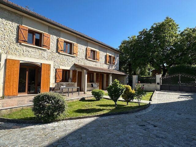 Maison 8 pièces 255 m²
