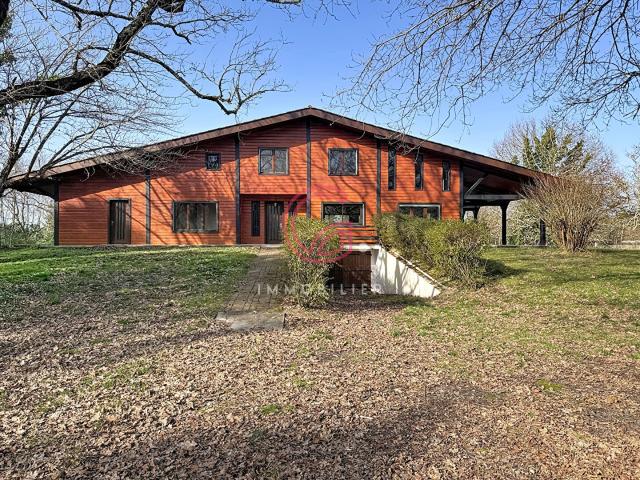 Maison 8 pièces 255 m²