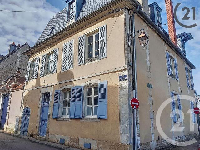 Maison 8 pièces 255 m²