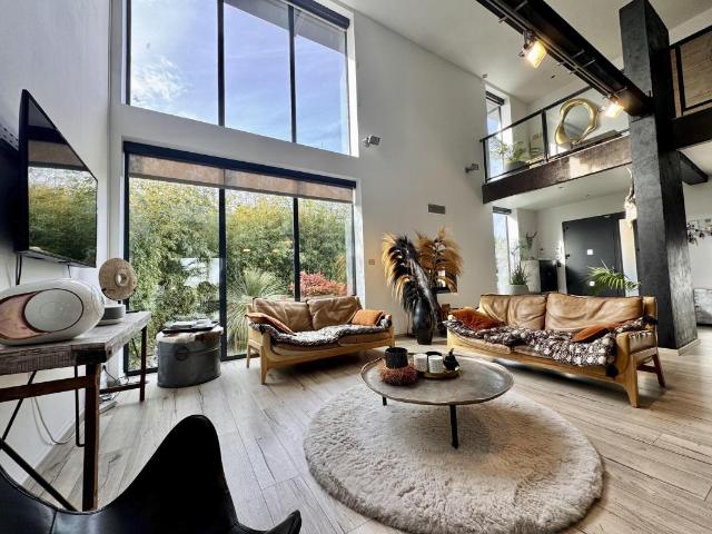 Maison 8 pièces 255 m²