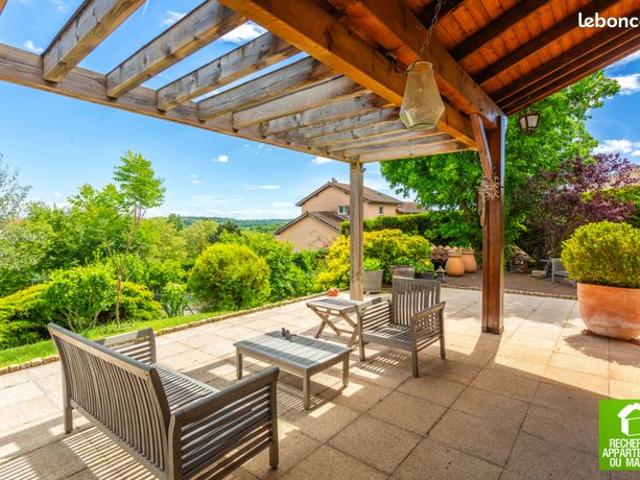 Maison 8 pièces 255 m²