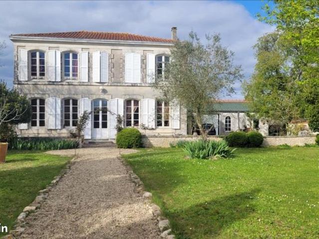Maison 8 pièces 255 m²