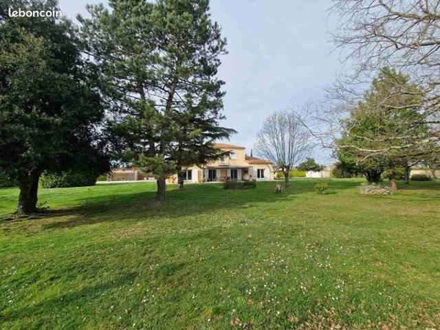 Maison 8 pièces 255 m²