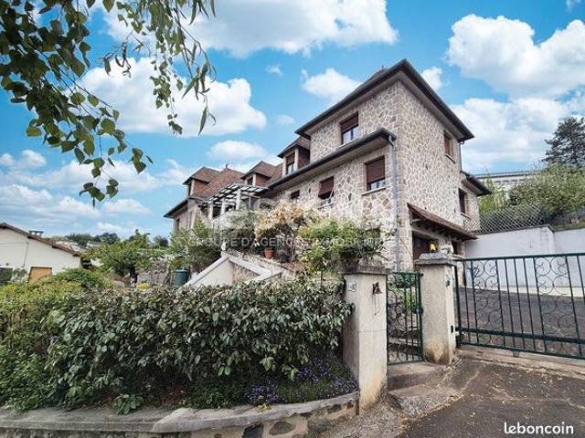 Maison 8 pièces 255 m²