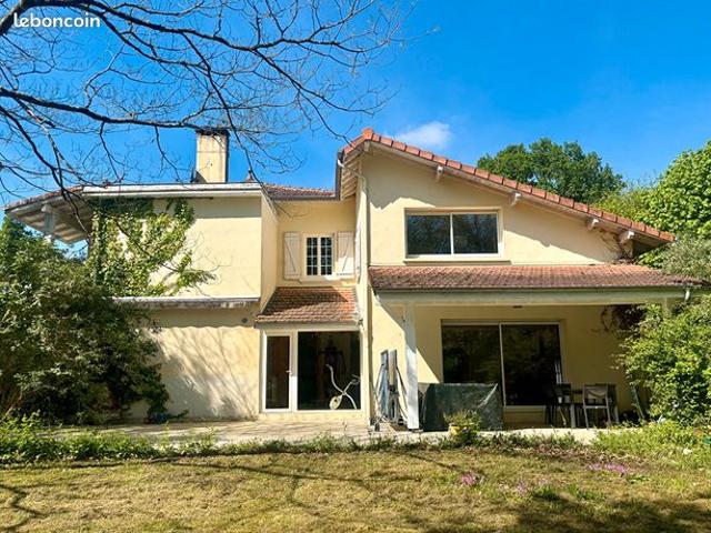 Maison 8 pièces 255 m²