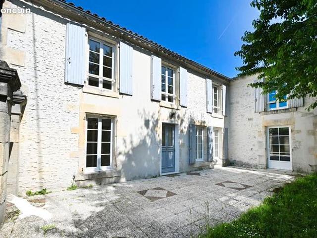Maison 8 pièces 255 m²