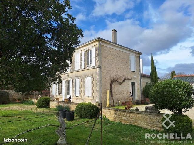 Maison 8 pièces 255 m²