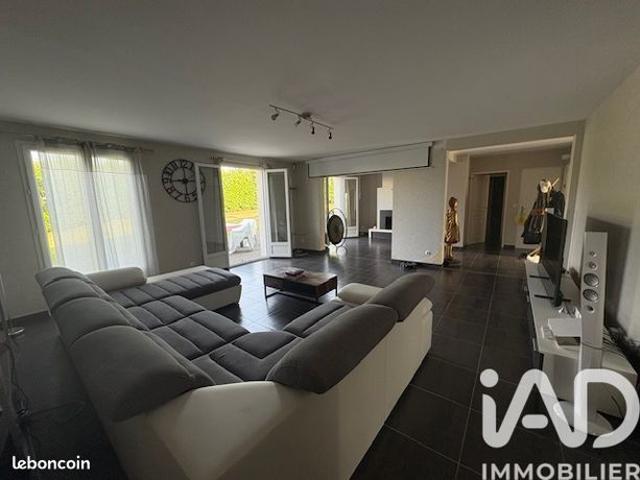 Maison 8 pièces 255 m²