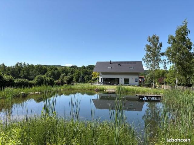 Maison 8 pièces 255 m²