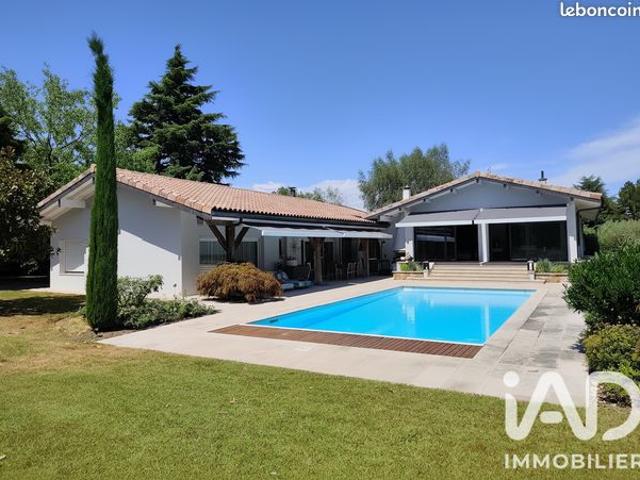 Maison 8 pièces 255 m²