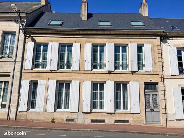 Maison 8 pièces 256 m²