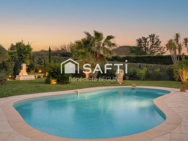 Maison 8 pièces 256 m²