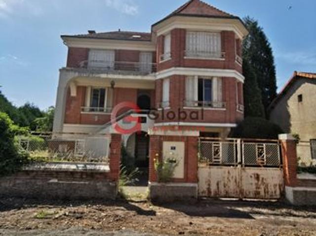 Maison 8 pièces 256 m²