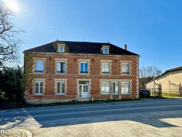 Maison 8 pièces 256 m²