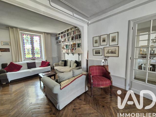 Maison 8 pièces 256 m²