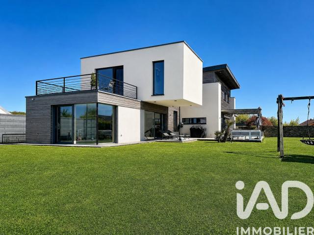 Maison 8 pièces 256 m²