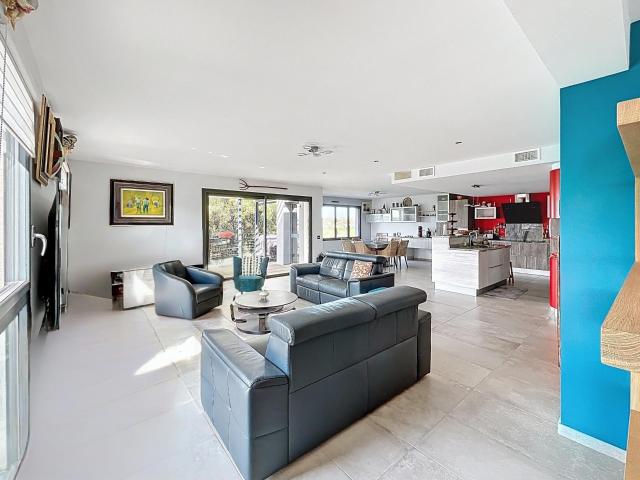Maison 8 pièces 256 m²