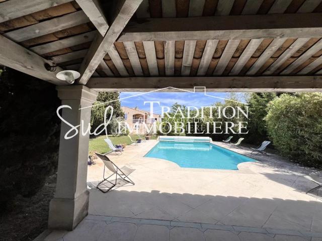 Maison 8 pièces 256 m²