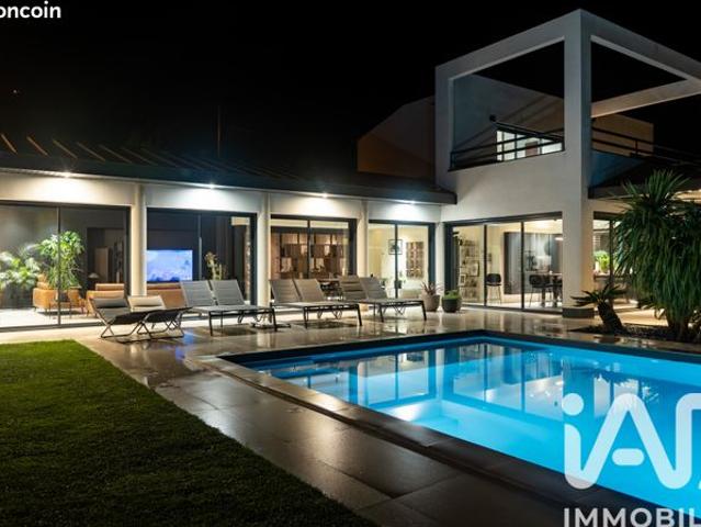 Maison 8 pièces 256 m²